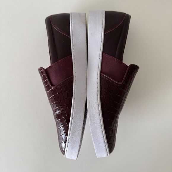 Vionic Women's Demetra Slip On Sneakers Wine Crocodile Leather Casual Shoes 11 - Picture 3 of 8